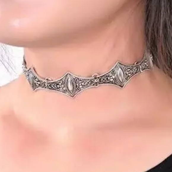 Antique Silver Plated Choker - Picture 4 of 6